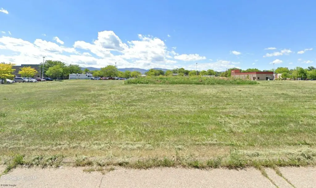 Vacant land where the Sit and Stay dog park plans to build.
