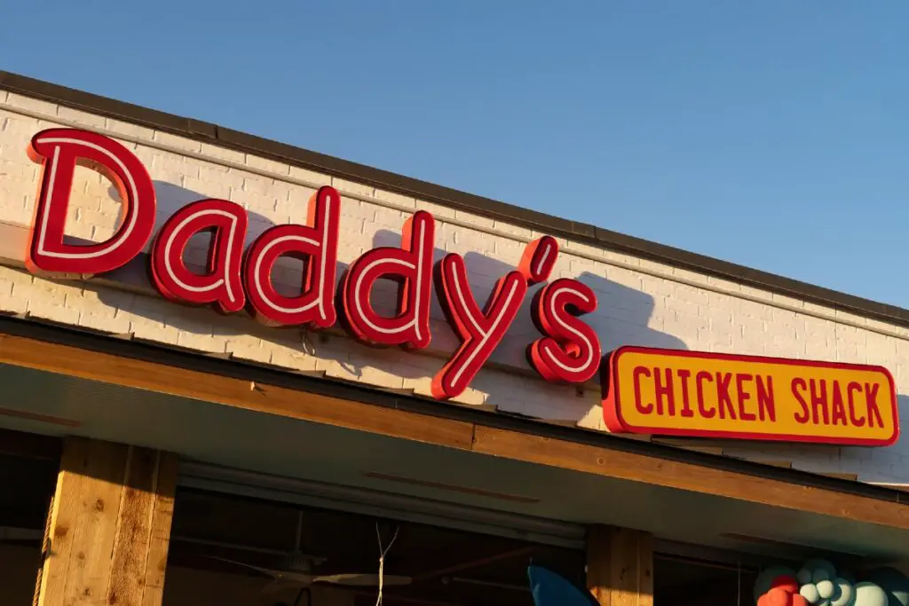 Daddy's Chicken Shack sign